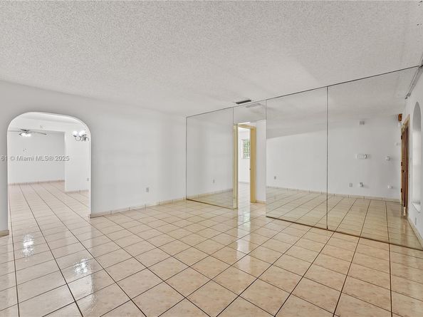 1712 SW 13, Miami FL 33145