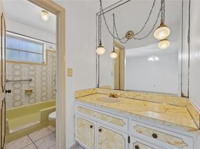 1712 SW 13, Miami FL 33145