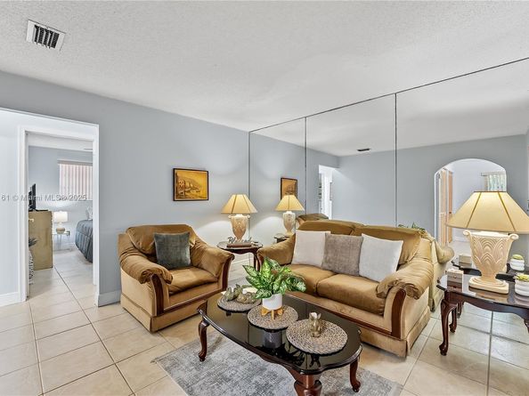1712 SW 13, Miami FL 33145