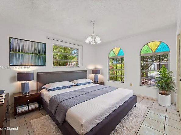 1712 SW 13, Miami FL 33145