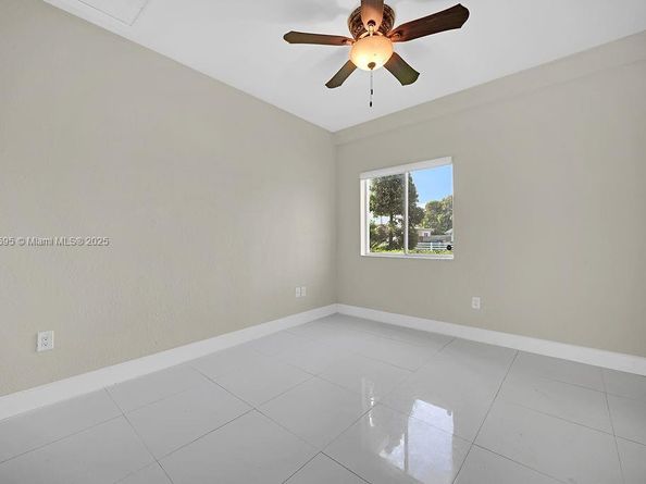 1968 NW 186th St, Miami Gardens FL 33056