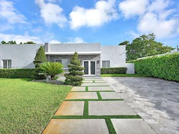 1968 NW 186th St