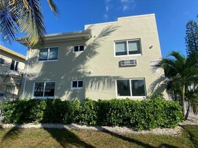 625 77th St, Miami Beach FL 33141