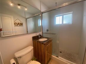 625 77th St, Miami Beach FL 33141