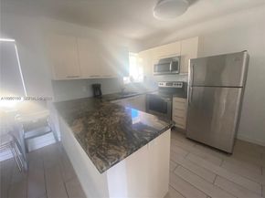 625 77th St, Miami Beach FL 33141