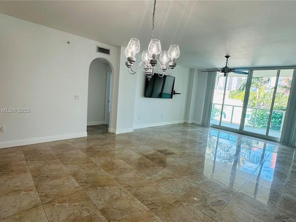 3340 NE 190th St 403, Aventura FL 33180