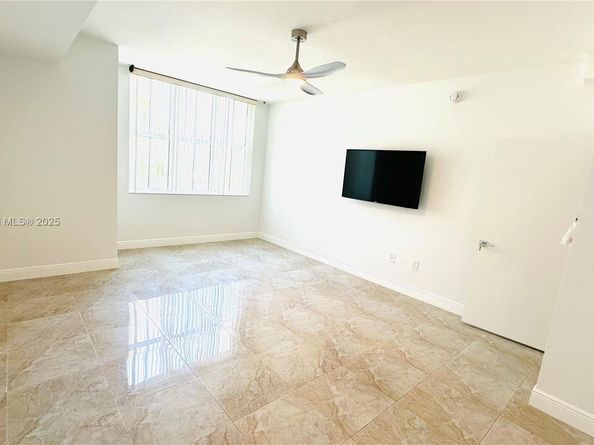 3340 NE 190th St 403, Aventura FL 33180