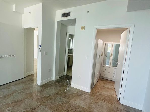 3340 NE 190th St 403, Aventura FL 33180
