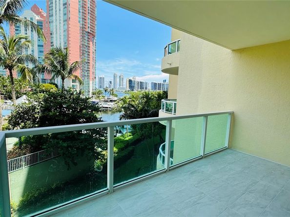 3340 NE 190th St 403, Aventura FL 33180