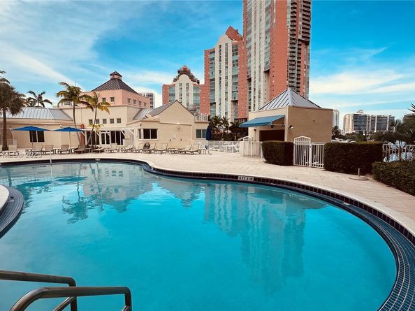 3340 NE 190th St 403, Aventura FL 33180