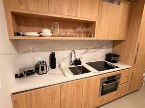 11 NE 6 Street 706, Miami FL 33132