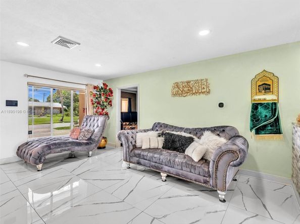 3380 NW 46th Ave, Lauderdale Lakes FL 33319