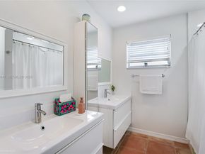 9860 SW 122nd St, Miami FL 33176