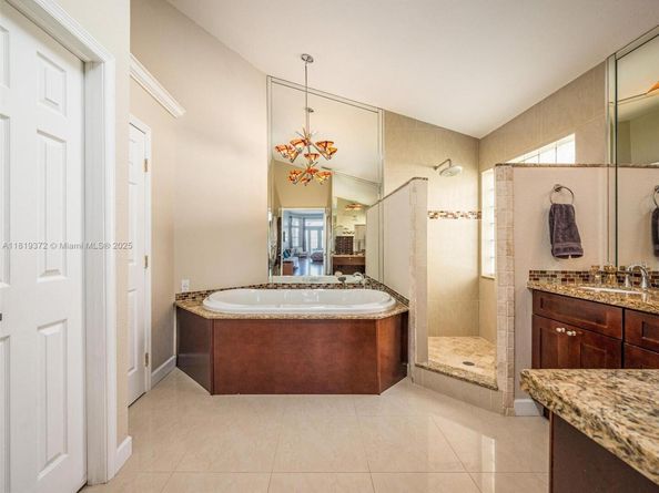 643 Lake Blvd, Weston FL 33326
