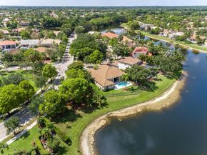 643 Lake Blvd, Weston FL 33326