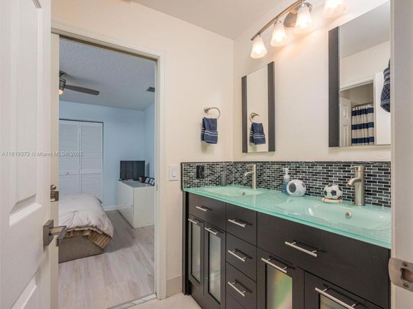 643 Lake Blvd, Weston FL 33326