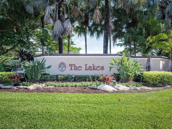643 Lake Blvd, Weston FL 33326