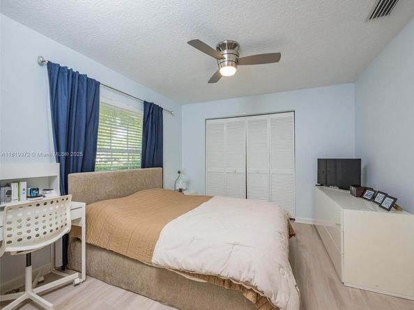 643 Lake Blvd, Weston FL 33326