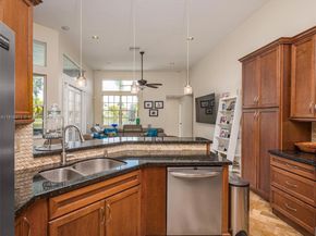 643 Lake Blvd, Weston FL 33326