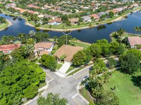643 Lake Blvd, Weston FL 33326