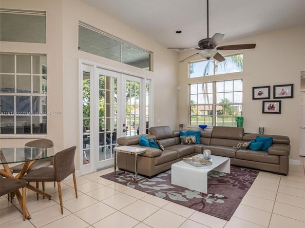 643 Lake Blvd, Weston FL 33326