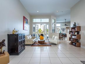 643 Lake Blvd, Weston FL 33326