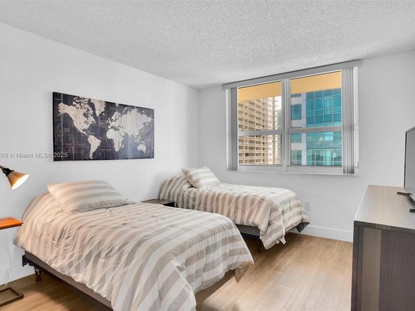 1155 Brickell Bay Dr 1702, Miami FL 33131