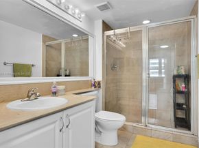 1155 Brickell Bay Dr 1702, Miami FL 33131