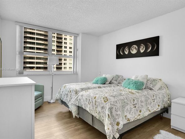 1155 Brickell Bay Dr 1702, Miami FL 33131