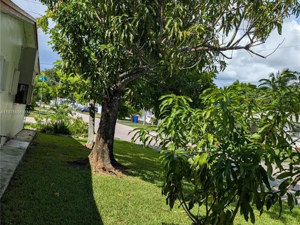 4550 NW 43rd St, Lauderdale Lakes FL 33319