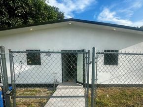 2110 NW 43rd St, Miami FL 33142