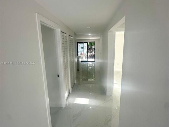 2110 NW 43rd St, Miami FL 33142