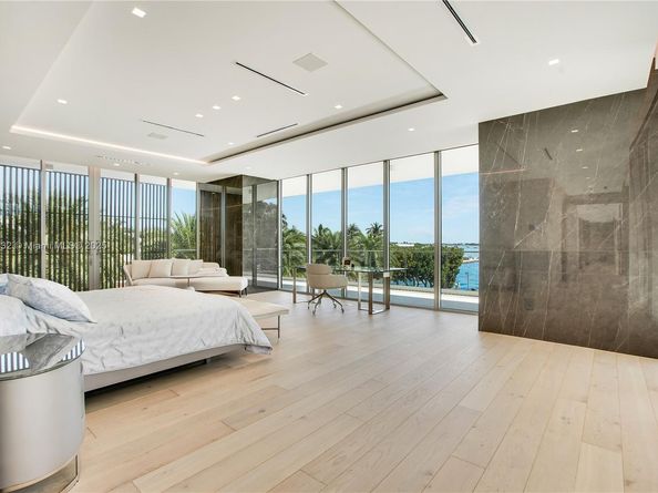 13390 Biscayne Bay Dr, North Miami FL 33181