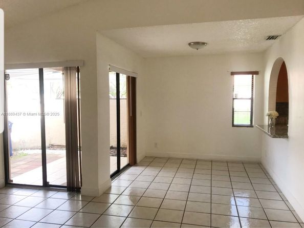 17298 NW 60th Ct, Hialeah FL 33015