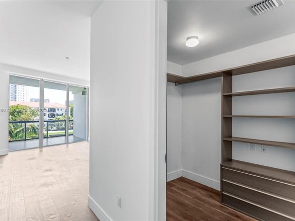 3250 NE 188th St 203, Aventura FL 33180