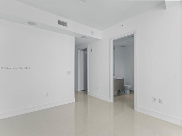 3250 NE 188th St 203, Aventura FL 33180