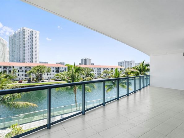 3250 NE 188th St 203, Aventura FL 33180
