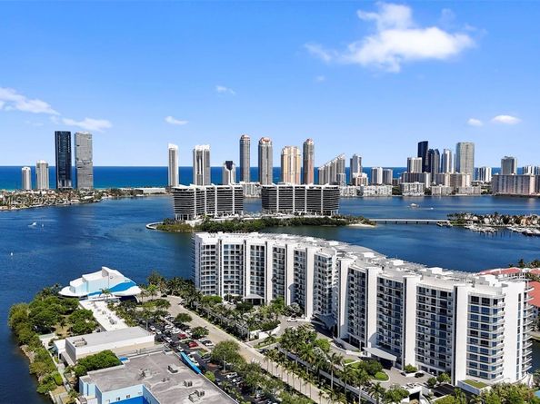 3250 NE 188th St 203, Aventura FL 33180