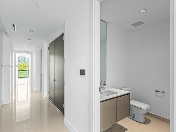 3250 NE 188th St 203, Aventura FL 33180