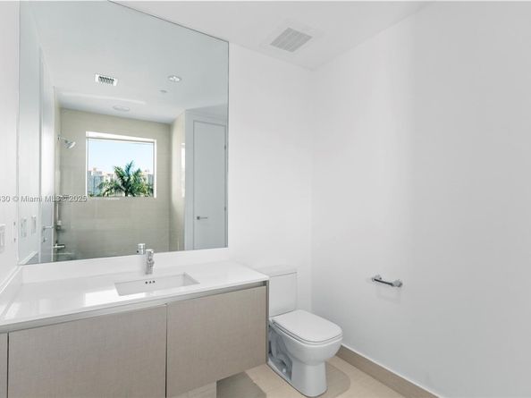 3250 NE 188th St 203, Aventura FL 33180