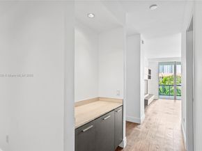 3250 NE 188th St 203, Aventura FL 33180