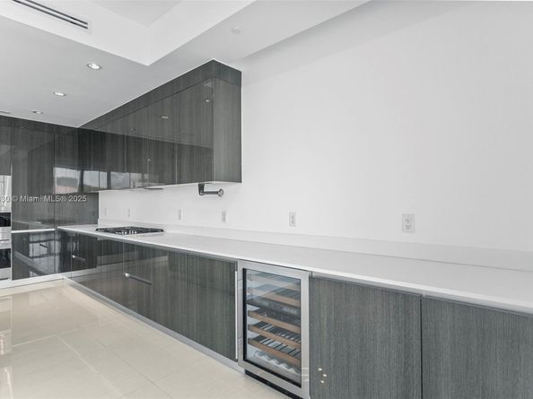 3250 NE 188th St 203, Aventura FL 33180
