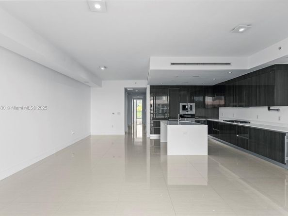 3250 NE 188th St 203, Aventura FL 33180