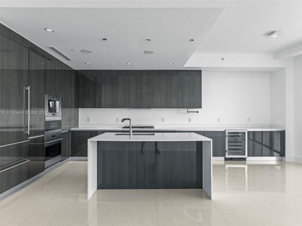 3250 NE 188th St 203, Aventura FL 33180