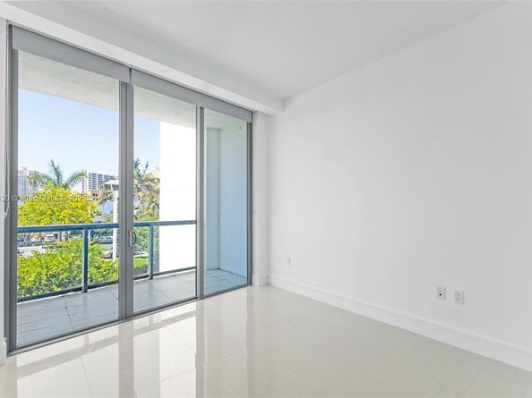 3250 NE 188th St 203, Aventura FL 33180