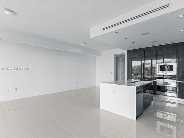 3250 NE 188th St 203, Aventura FL 33180