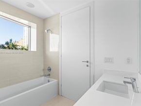 3250 NE 188th St 203, Aventura FL 33180