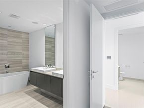 3250 NE 188th St 203, Aventura FL 33180