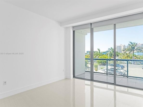 3250 NE 188th St 203, Aventura FL 33180