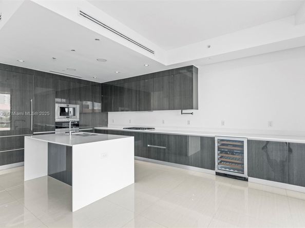 3250 NE 188th St 203, Aventura FL 33180